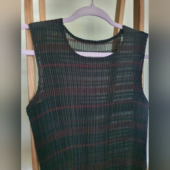 Sheer pleated striped top - Picture 2 of 4